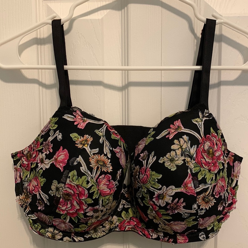 Victoria’s Secret, Dream Angels Embroidered Lace Push-Up Bra, Black Floral 36DDD